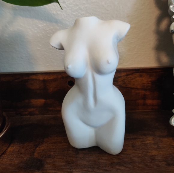 Body Statue - Picture 8 of 8